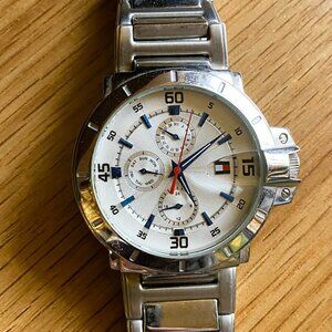 Tommy Hilfiger F90268 Quartz men's watch stainless steel needs new battery
